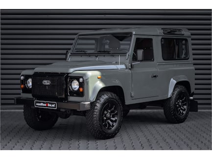 Land Rover Defender 0