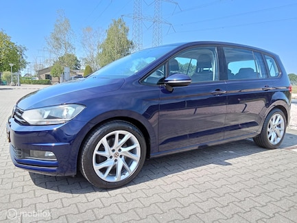 Volkswagen Touran 0