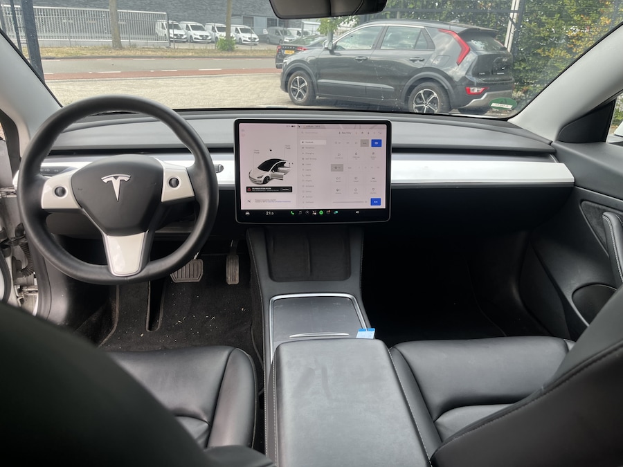 Tesla Model 3 Standard Range Plus RWD 60 kWh / 59 528 km / Toit panoramique / Autopilot / Cuir / Caméra de recul