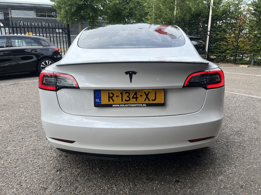 Tesla Model 3 Standard Range Plus RWD 60 kWh / 59 528 km / Toit panoramique / Autopilot / Cuir / Caméra de recul