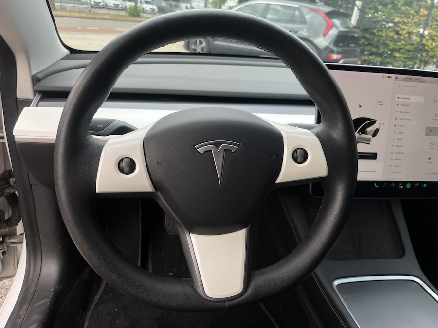 Tesla Model 3 Standard Range Plus RWD 60 kWh / 59 528 km / Toit panoramique / Autopilot / Cuir / Caméra de recul