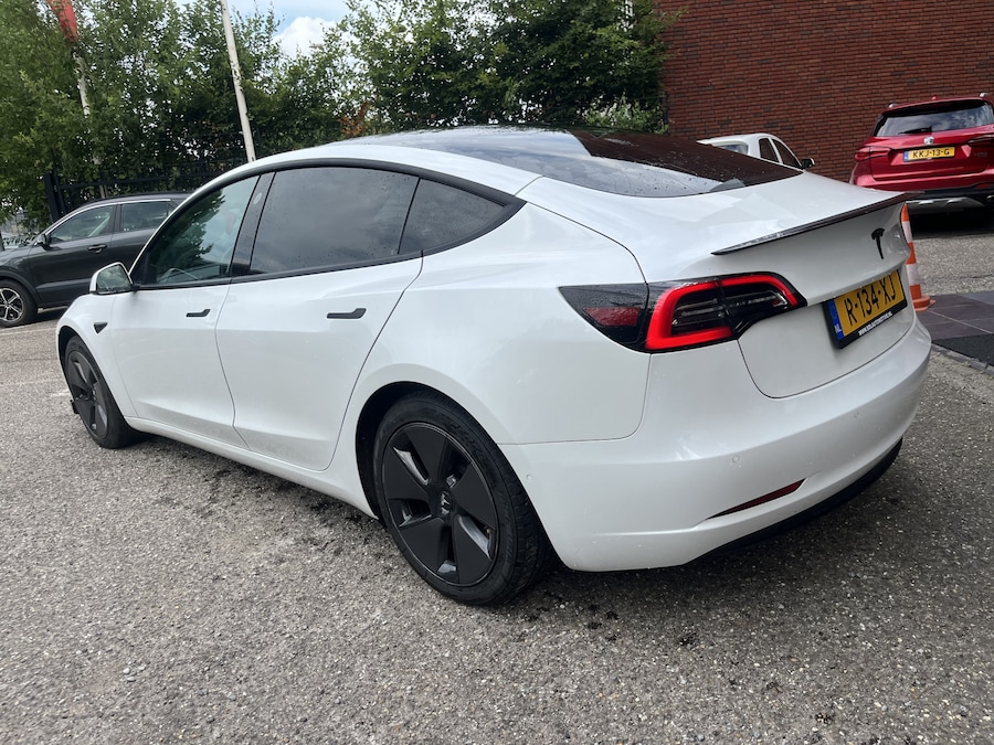 Tesla Model 3 Standard Range Plus RWD 60 kWh / 59 528 km / Toit panoramique / Autopilot / Cuir / Caméra de recul