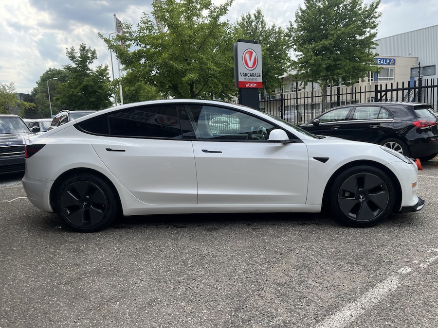 Tesla Model 3 Standard Range Plus RWD 60 kWh / 59 528 km / Toit panoramique / Autopilot / Cuir / Caméra de recul