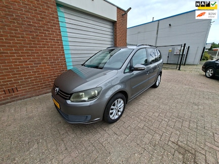 Volkswagen Touran 0