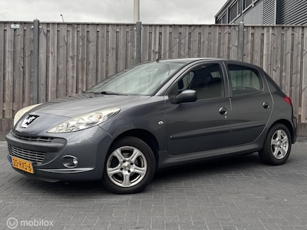 Peugeot 206+ 0