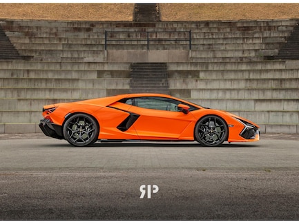 Lamborghini Revuelto 0