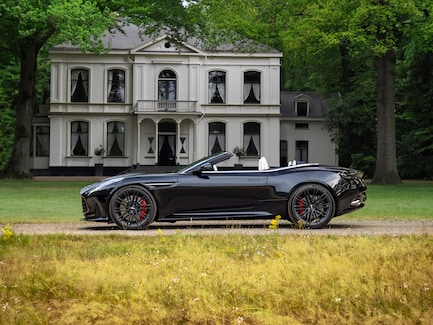 Aston Martin DB12 0