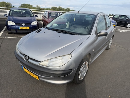 Peugeot 206 0