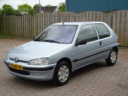 Peugeot 106 0