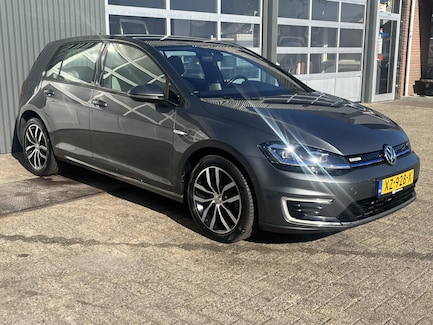 Volkswagen E-Golf 0