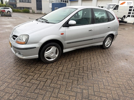 Nissan Almera Tino 0