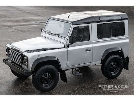 Land Rover Defender 0