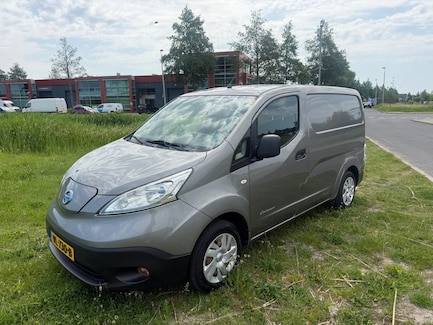 Nissan E-NV200 0