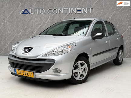 Peugeot 206+ 0