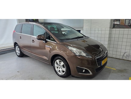 Peugeot 5008 0