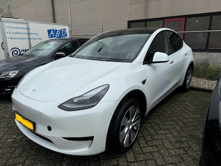 Tesla Model Y 0