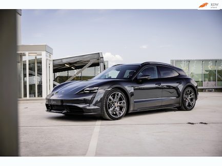 Porsche Taycan Cross Turismo 0