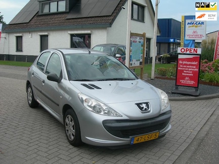 Peugeot 206+ 0