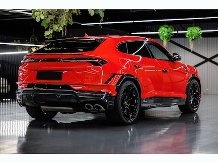 Lamborghini Urus 0