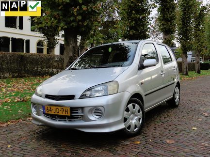 Daihatsu YRV 0