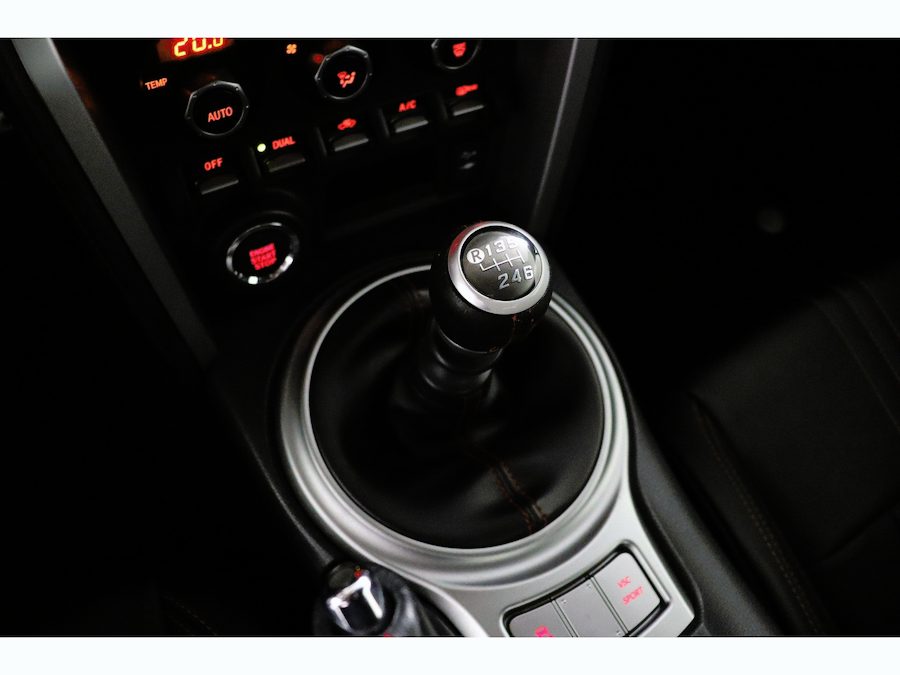 Toyota GT86 2.0 D-4S 200 ch • Propulsion • Boîte manuelle 6 • Cuir • GPS • Sièges chauffants