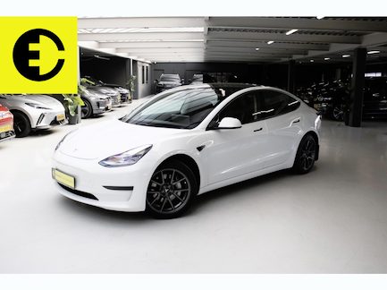 Tesla Model 3 0