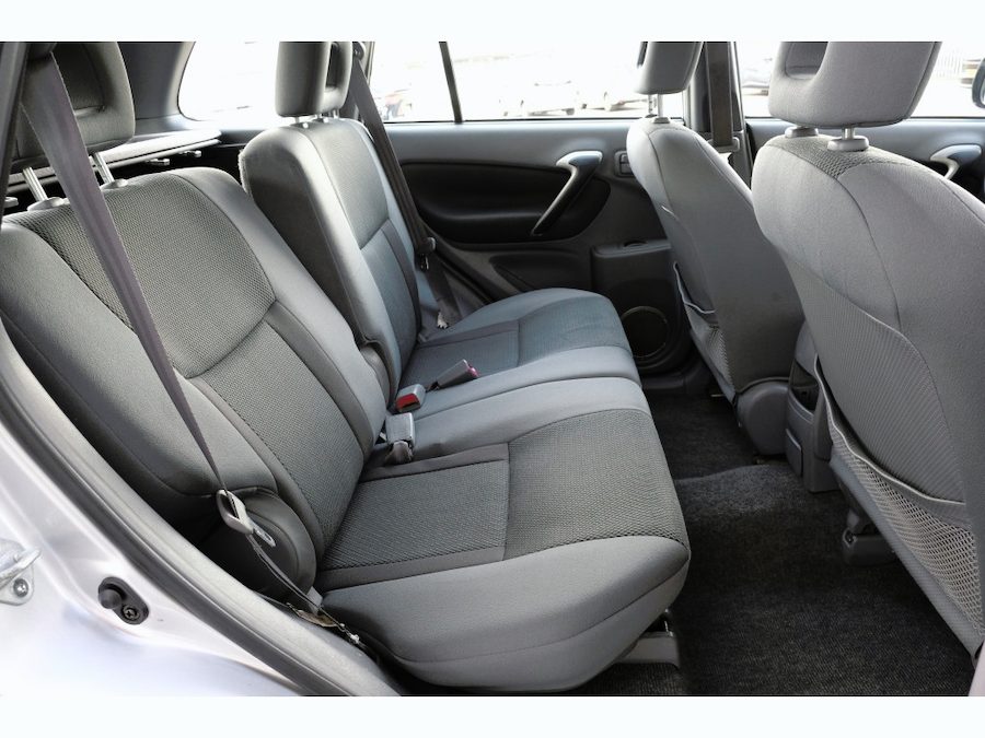 Toyota RAV4 2.0 VVT-i 150 ch 4x4 Sol • 5 portes • Clim • Différentiel autobloquant • Barres de toit