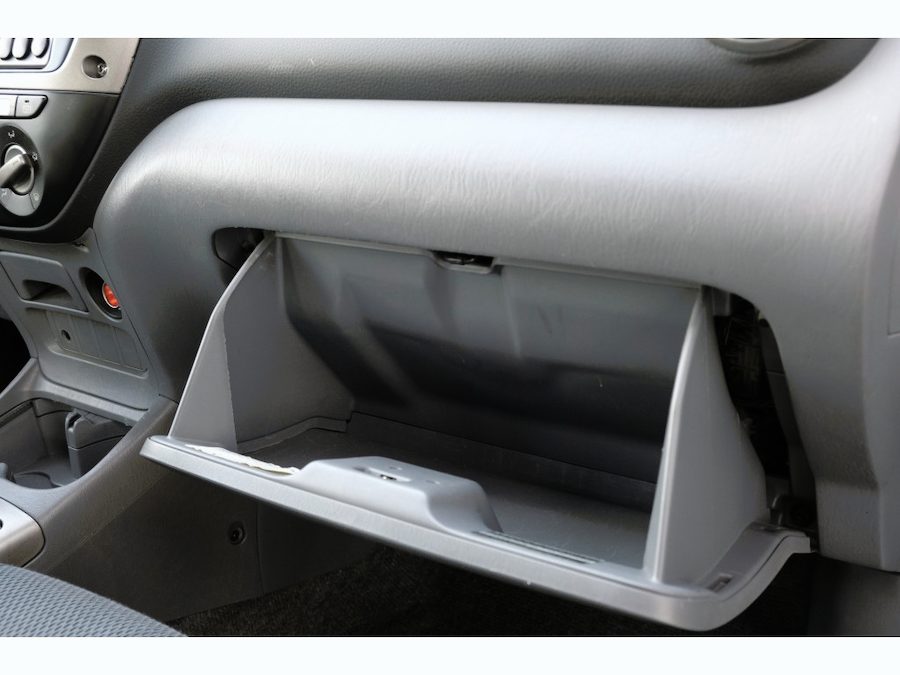 Toyota RAV4 2.0 VVT-i 150 ch 4x4 Sol • 5 portes • Clim • Différentiel autobloquant • Barres de toit