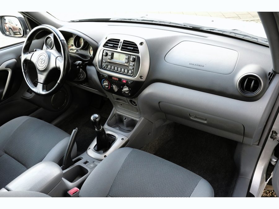 Toyota RAV4 2.0 VVT-i 150 ch 4x4 Sol • 5 portes • Clim • Différentiel autobloquant • Barres de toit