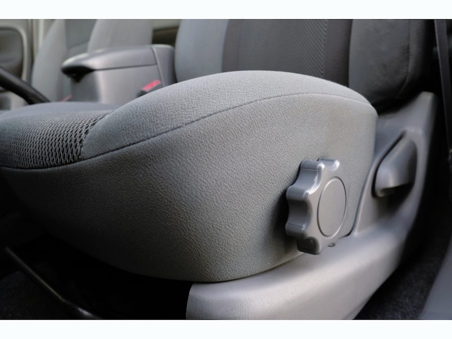 Toyota RAV4 2.0 VVT-i 150 ch 4x4 Sol • 5 portes • Clim • Différentiel autobloquant • Barres de toit