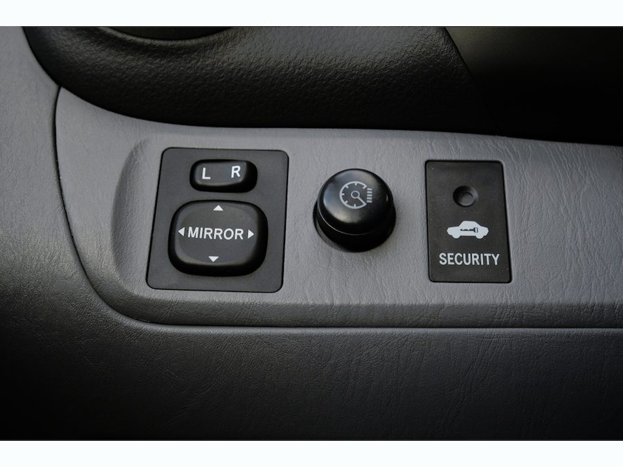 Toyota RAV4 2.0 VVT-i 150 ch 4x4 Sol • 5 portes • Clim • Différentiel autobloquant • Barres de toit
