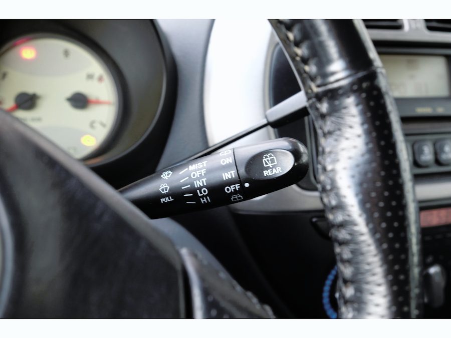Toyota RAV4 2.0 VVT-i 150 ch 4x4 Sol • 5 portes • Clim • Différentiel autobloquant • Barres de toit