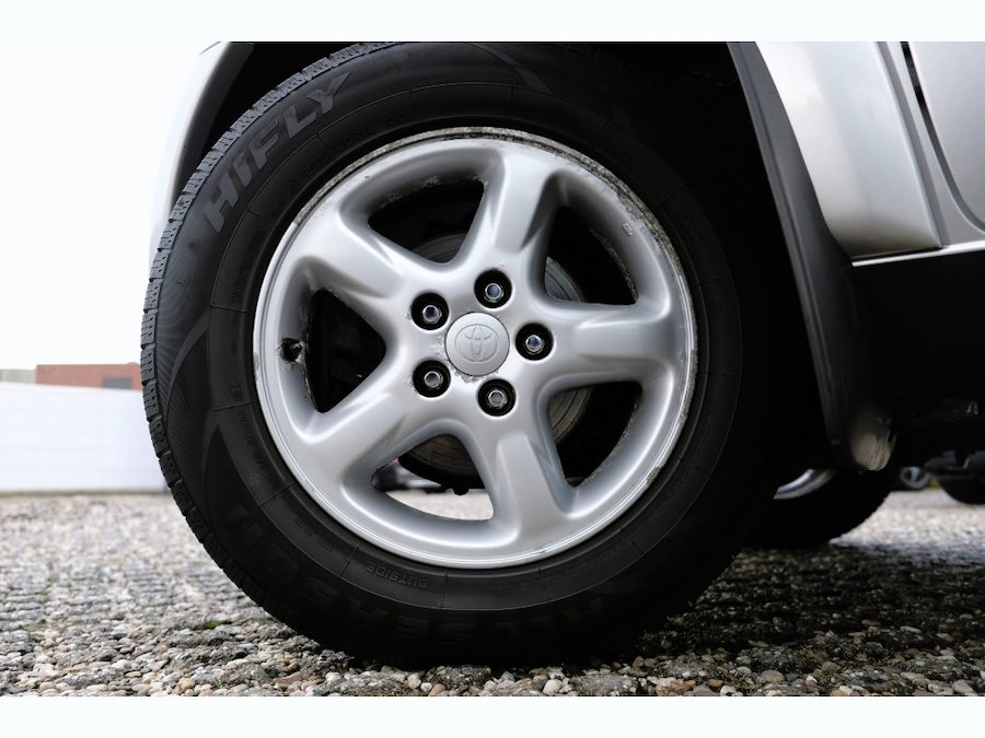 Toyota RAV4 2.0 VVT-i 150 ch 4x4 Sol • 5 portes • Clim • Différentiel autobloquant • Barres de toit