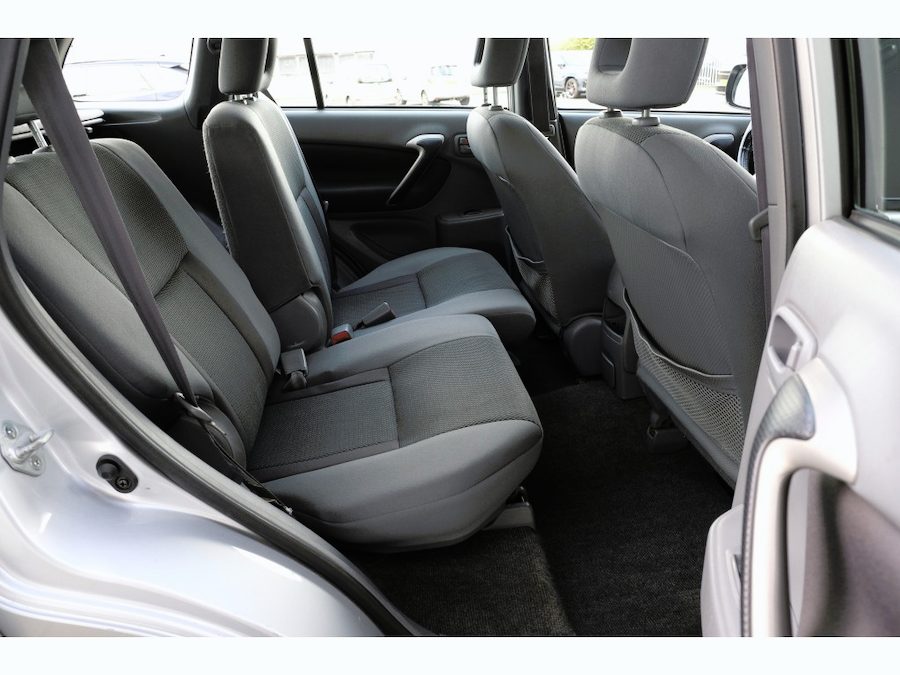 Toyota RAV4 2.0 VVT-i 150 ch 4x4 Sol • 5 portes • Clim • Différentiel autobloquant • Barres de toit