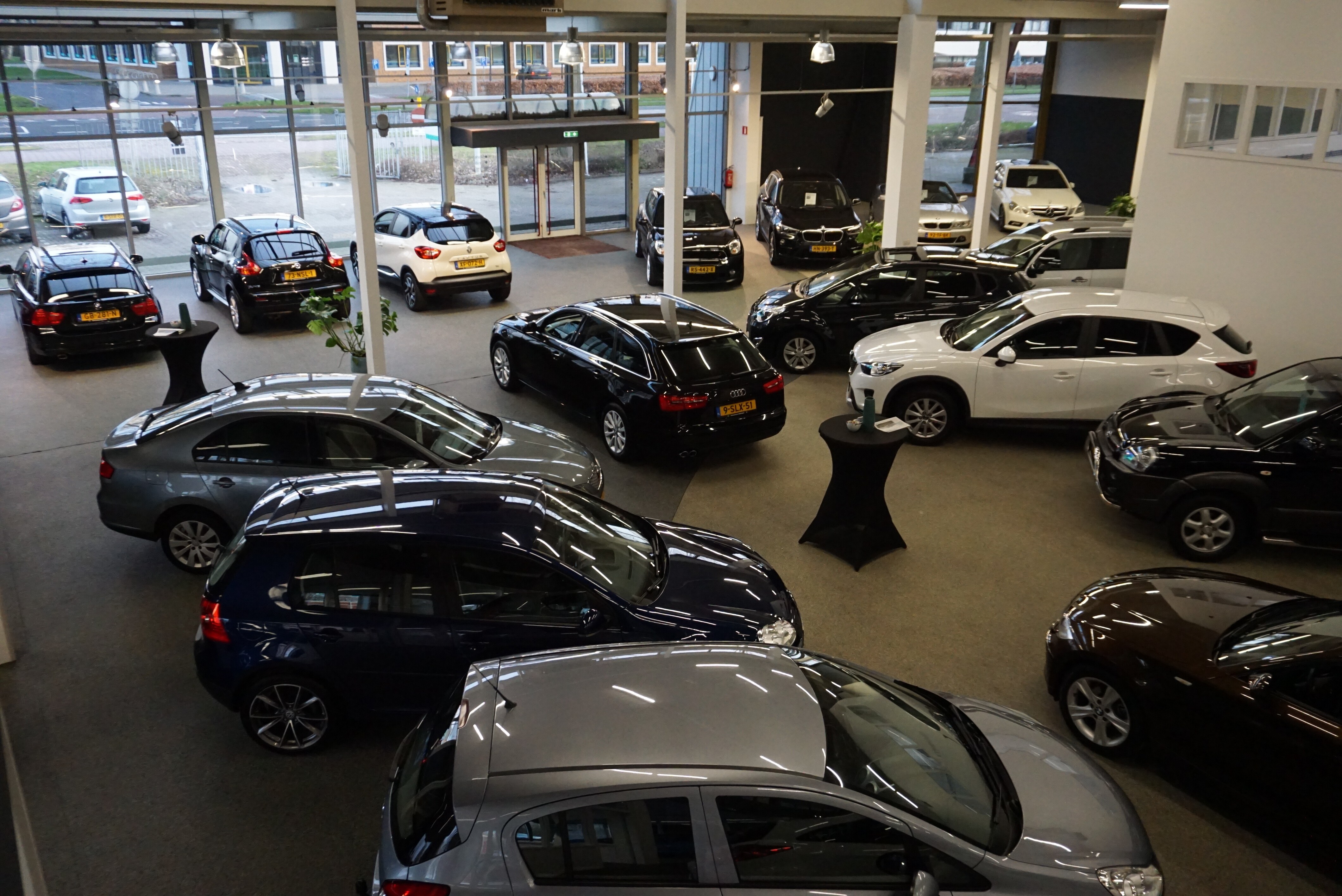dealerImage