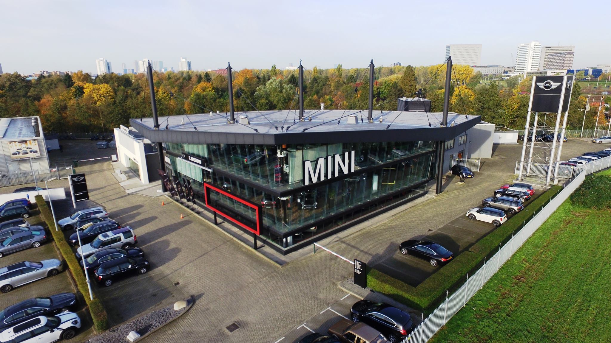 Breeman BMW & MINI Rotterdam Autostrada
