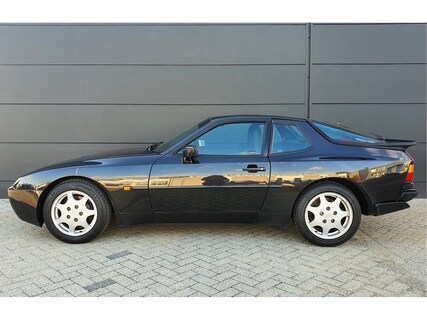 Porsche-944