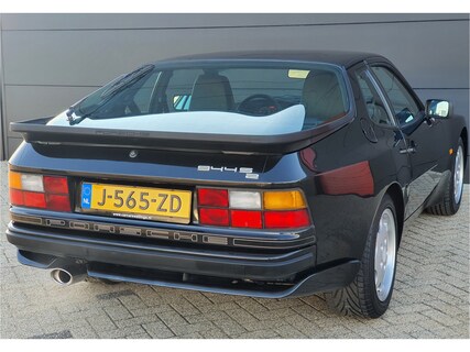 Porsche-944