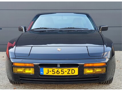 Porsche-944