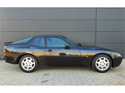 Porsche-944