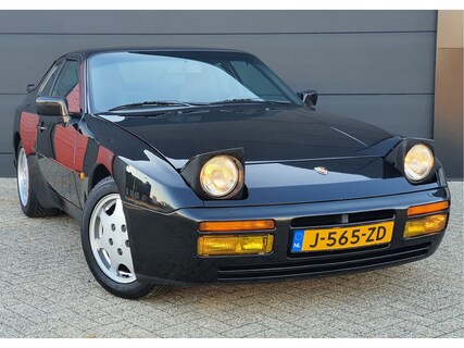 Porsche-944