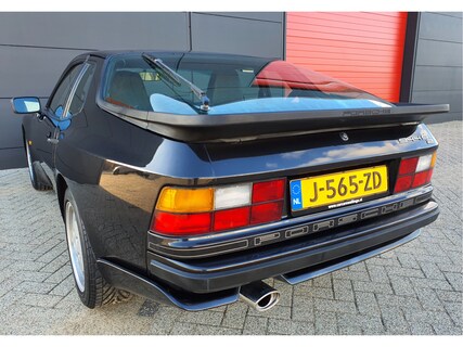 Porsche-944
