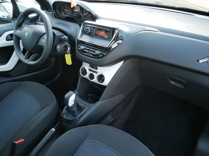 Peugeot-208