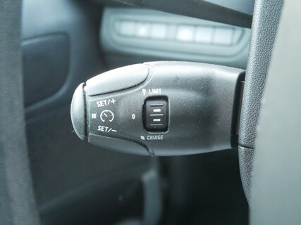 Peugeot-208