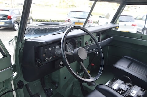 Land Rover-109
