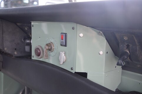Land Rover-109