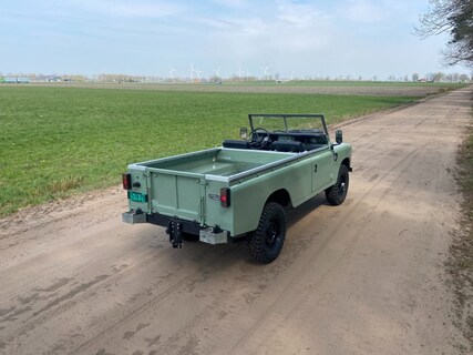 Land Rover-109