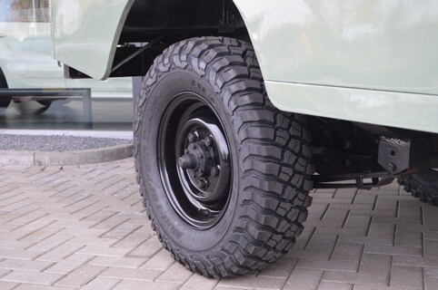 Land Rover-109