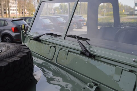 Land Rover-109