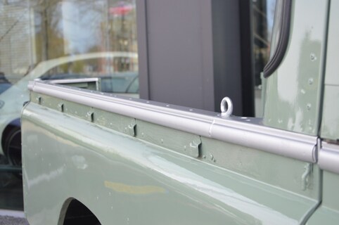 Land Rover-109